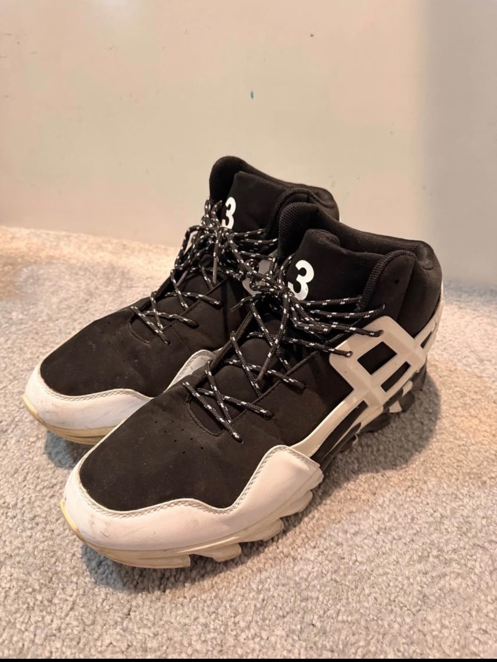 Men's Athletic High-Top Sneakers in Black and White Mens Size 10